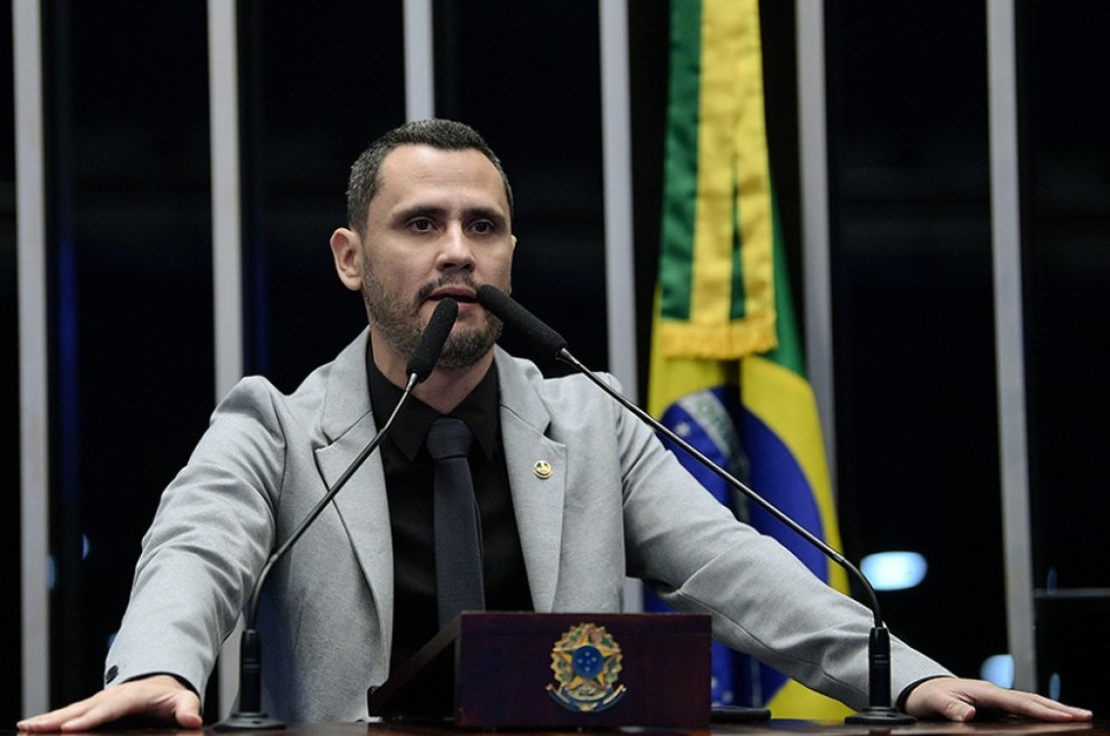 Cleitinho defende convocação da ministra da Saúde para explicar gastos