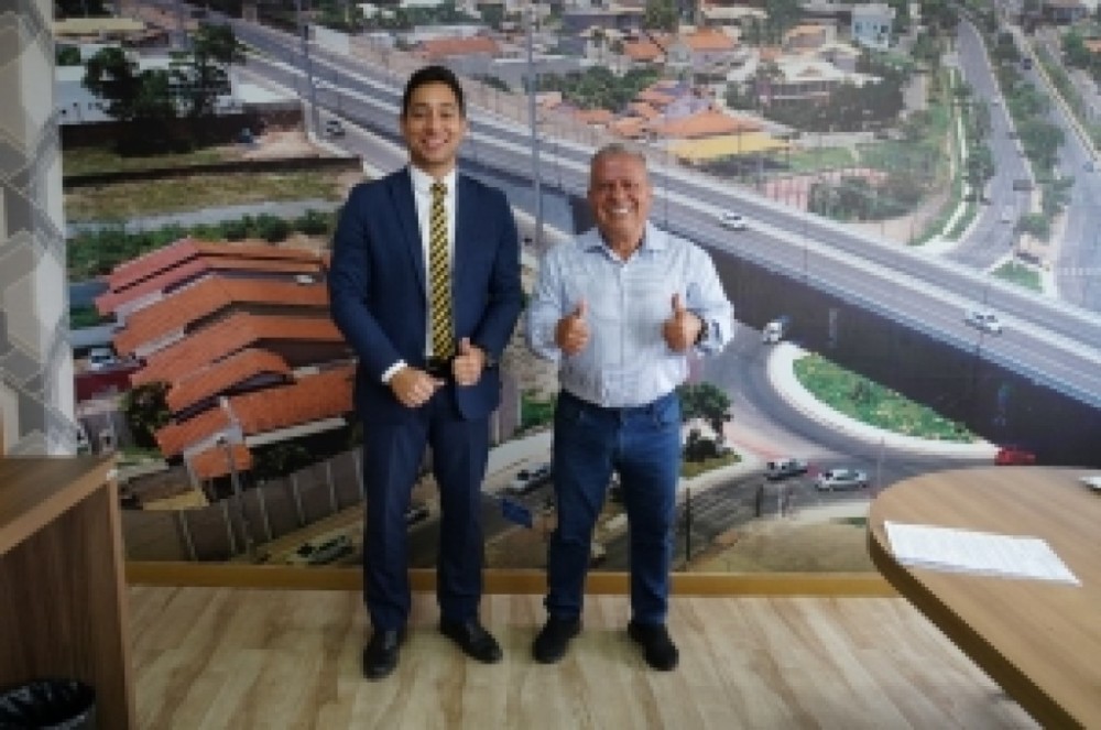 Chico 2000 discute regularização fundiária com procurador do município