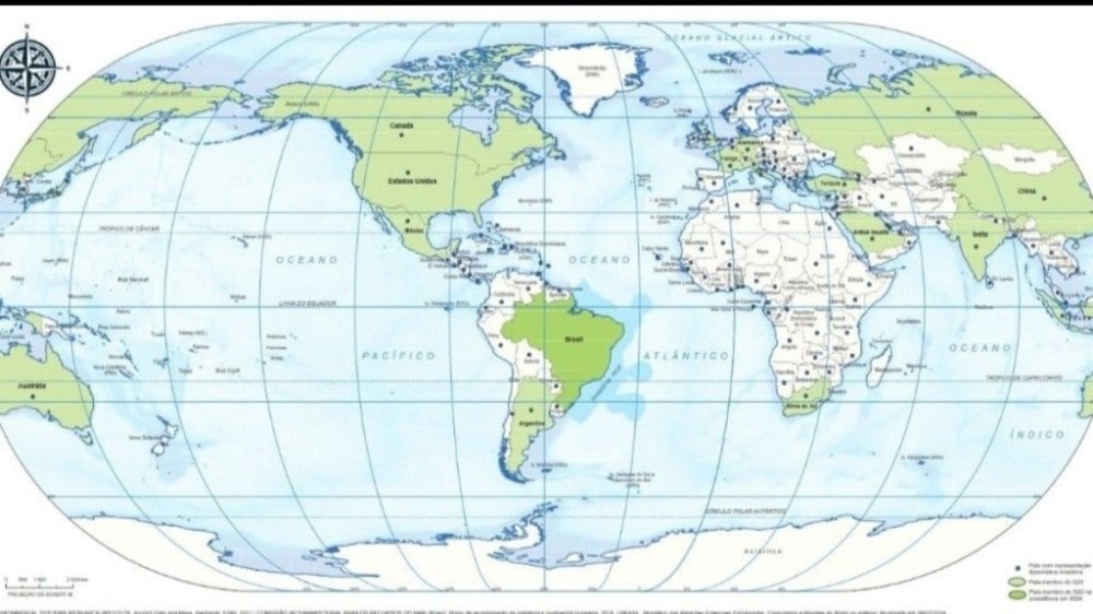 Governo Lula apresenta mapas com Brasil no centro do mundo