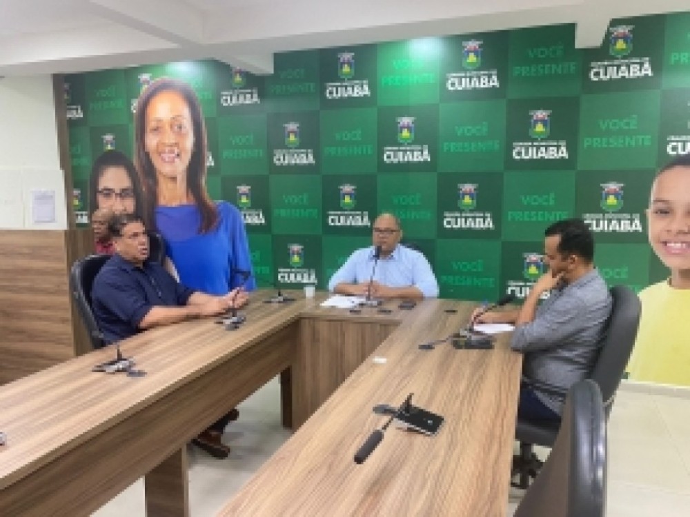Vereadores articulam convocação de Secretária Municipal de Educação