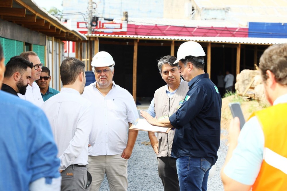 Prefeito inspeciona área do novo Mercado Municipal Miguel Sutil e edificação histórica começará em junho