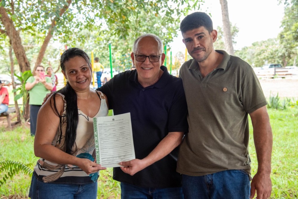 Prefeitura e Incra entregam títulos de propriedade a famílias do Assentamento Carimã