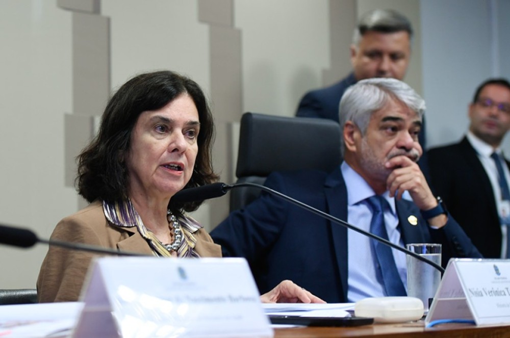 Nísia responde a senadores sobre combate à dengue, vacinação e verba da Saúde