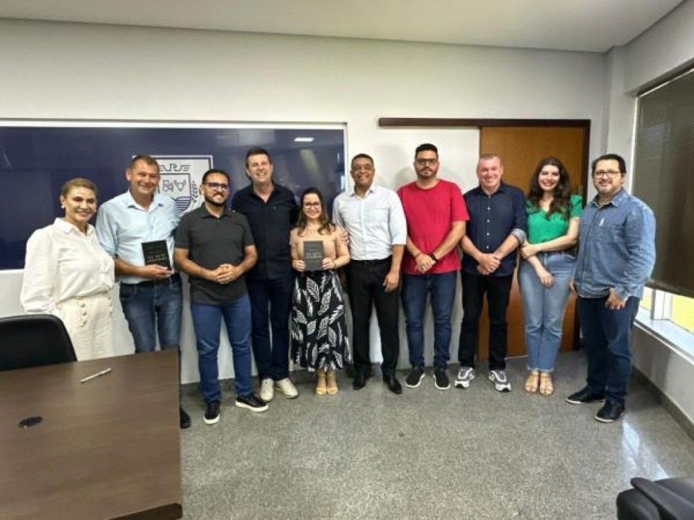 Pastor José Neto lança obra devocional às autoridades de Sorriso