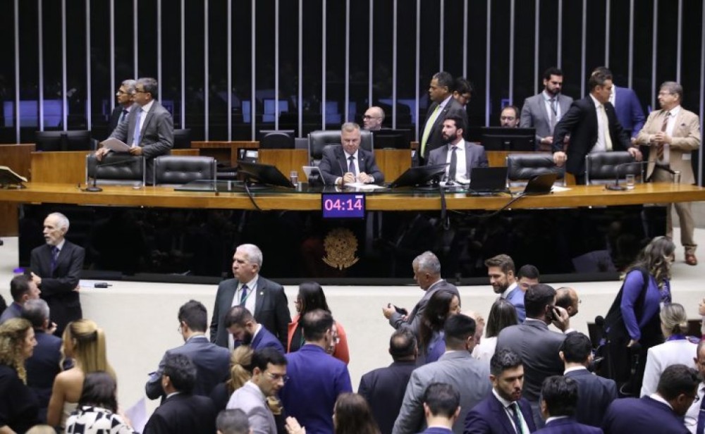 Câmara aprova regime de urgência para três projetos de lei; acompanhe