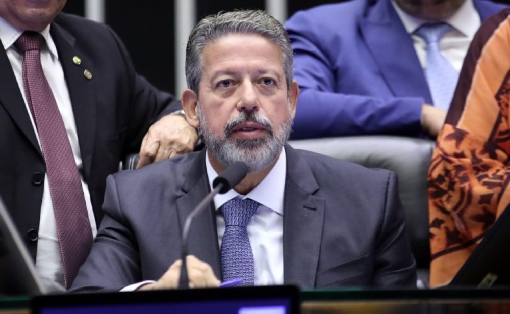 Deputados analisam projeto de incentivo tributário ao óleo de milho; acompanhe