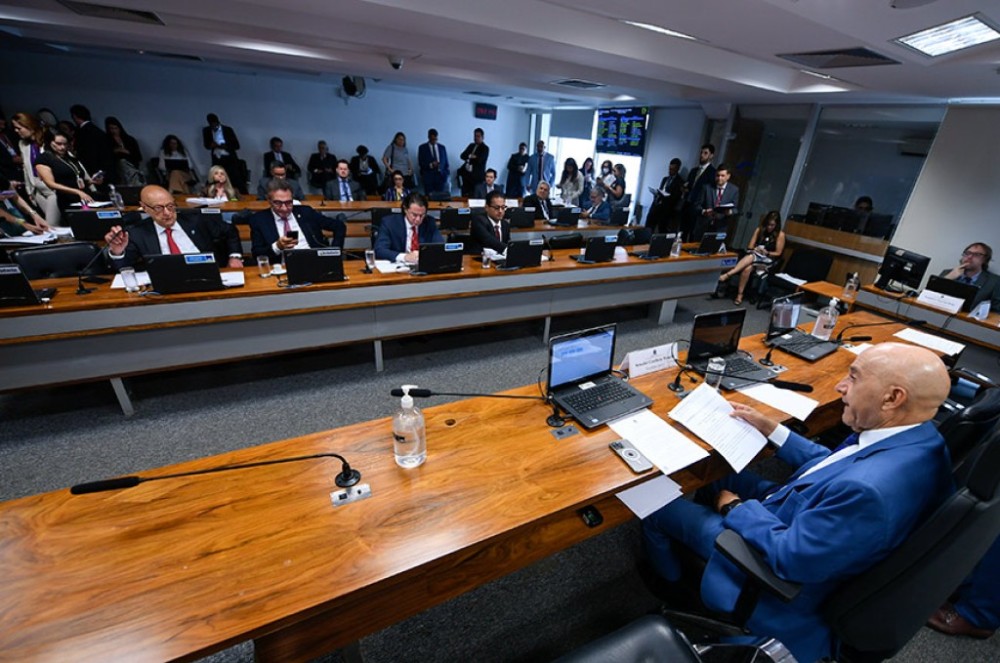 Regulação da praticagem de navios segue para sanção