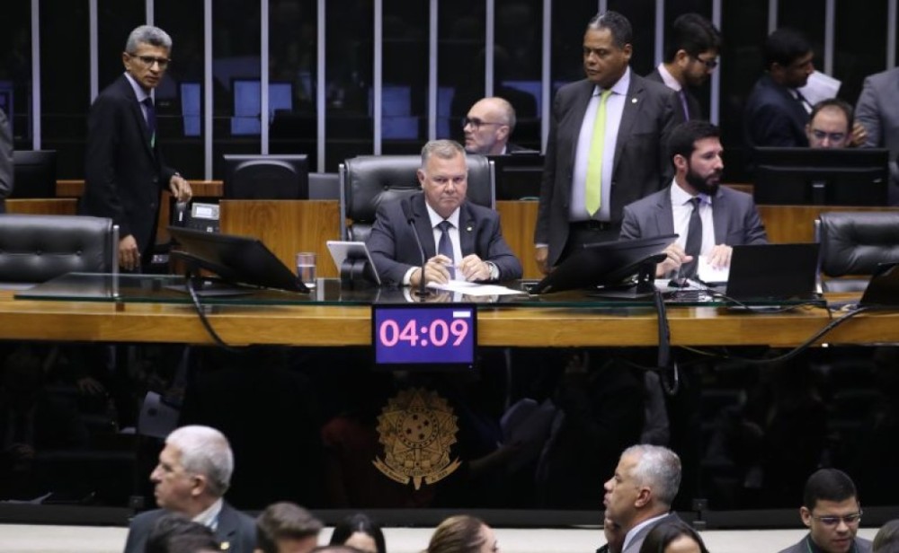 Câmara aprova urgência para três projetos e encerra votações de hoje