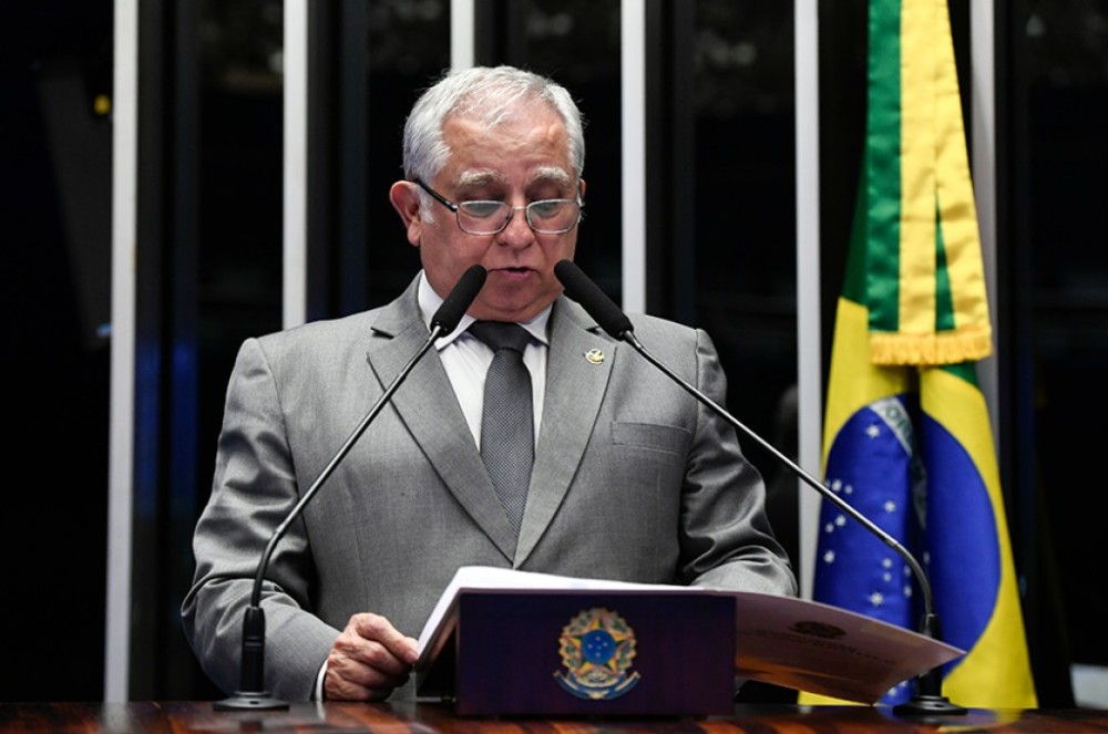 Izalci critica postura do governo brasileiro sobre ataques do Irã a Israel
