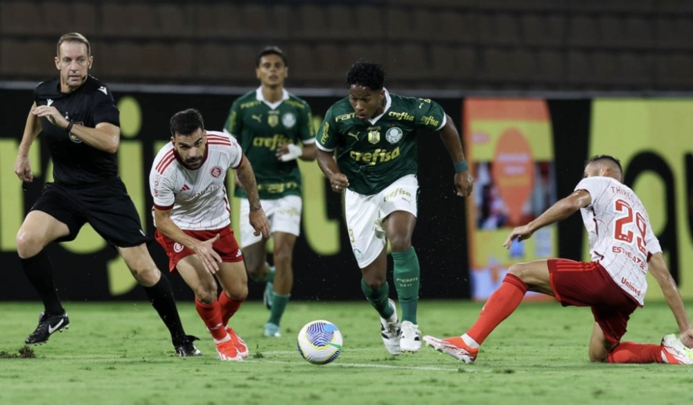 Palmeiras perde para o Internacional por 1 a 0 na Arena Barueri em jogo com 
