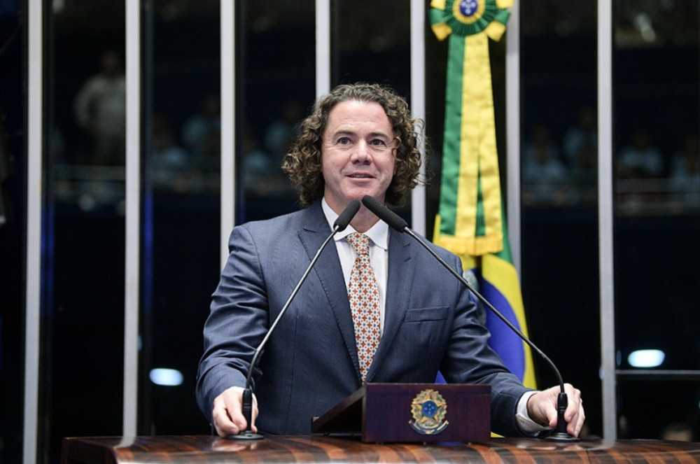 Veneziano representa o Senado em campanha contra acidente de trabalho