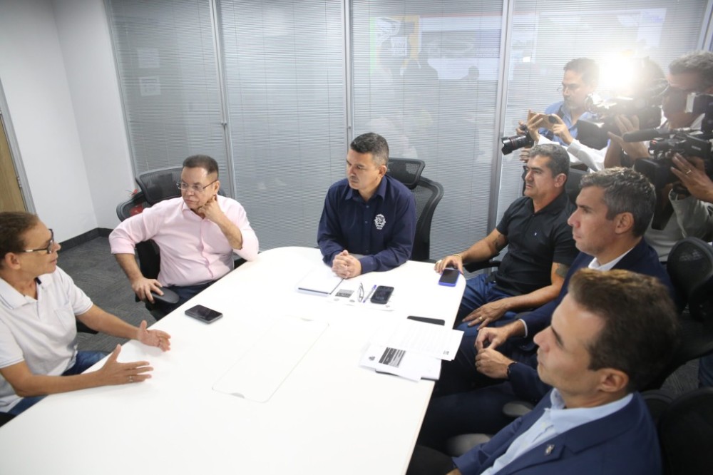Presidente Botelho participa de reunião que busca ações de segurança para os motoristas por aplicativo