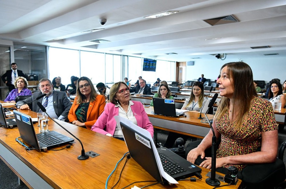 CDH aprova definição da atividade de cuidador da pessoa idosa
