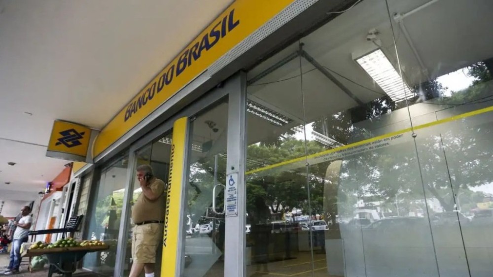 Mulher que levou morto a banco em 2020 entra na Justiça e ganha pensão