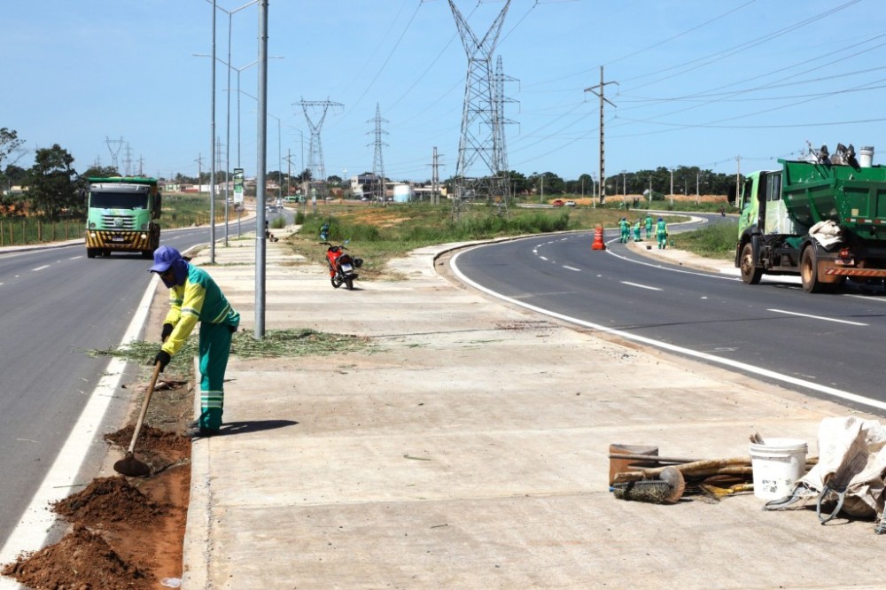 Prefeitura de Cuiabá reforça ações e Contorno Leste avança com a construção de calçadas, meio-fio, limpeza e sinalização