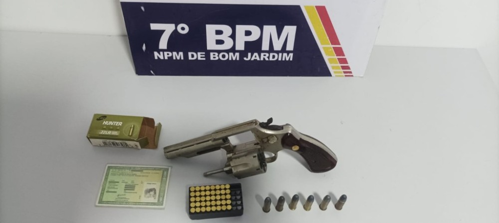 Polícia Militar prende homem com revólver e munições em Nobres