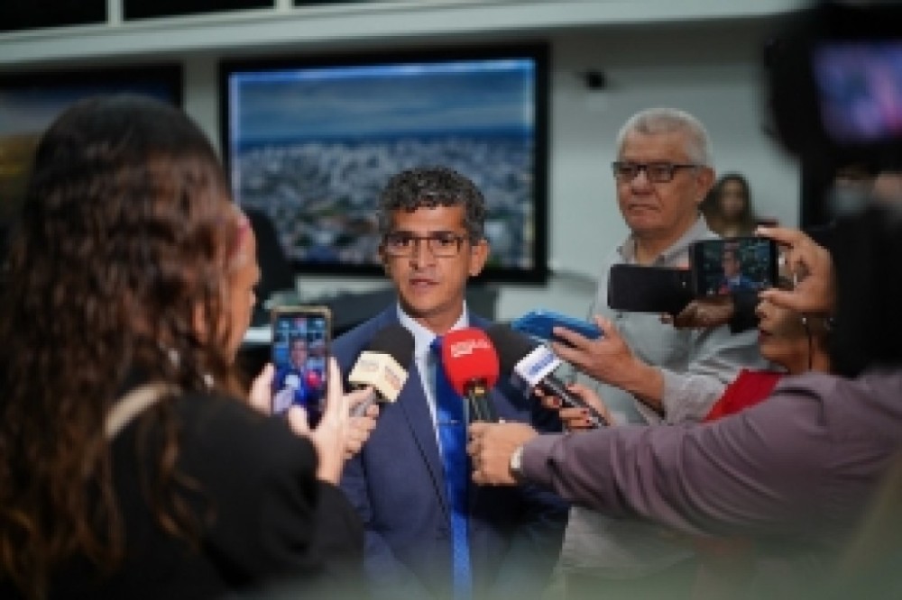 Cezinha acompanha a execução de obras indicadas por ele em bairros da capital