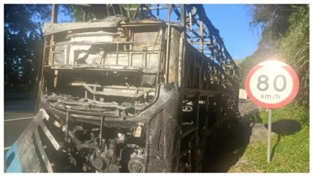 RJ: passageiro fuma escondido em banheiro de ônibus e causa incêndio