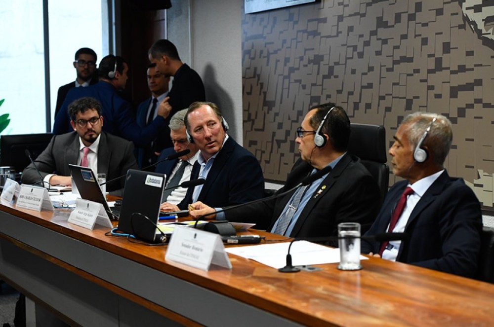 Em reunião secreta, CPI recebe relatório de Textor sobre manipulação de jogos