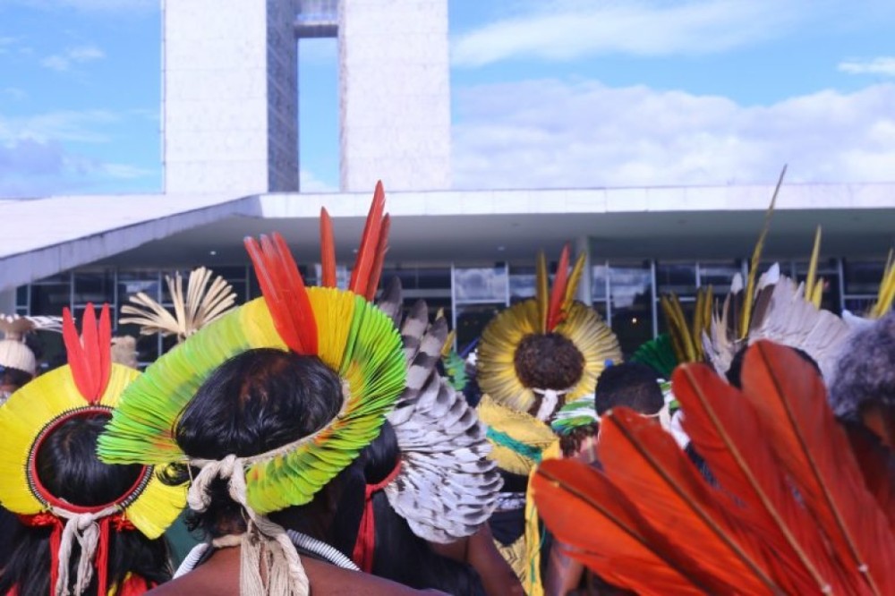 Congresso Nacional recebe projeção de frases em apoio ao 20º Acampamento Terra Livre