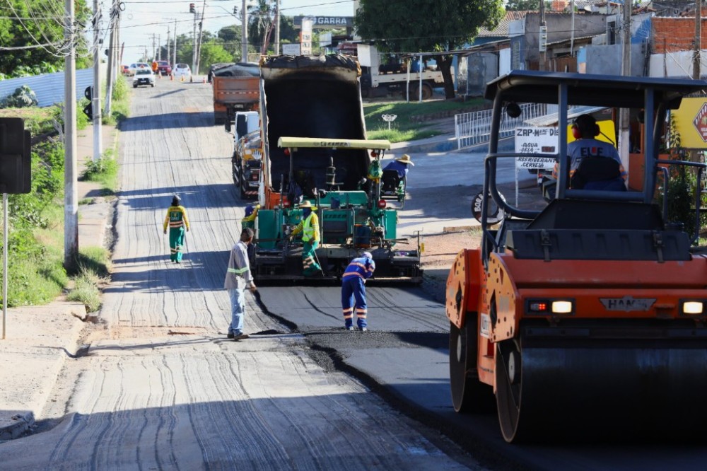 Prefeitura de Cuiabá executa obra de recapeamento em trecho da Avenida do CPA e beneficiará moradores de mais de 50 bairros