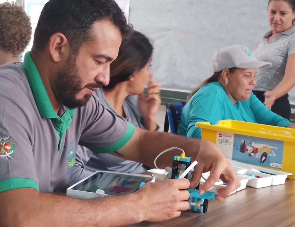 Seduc capacita profissionais de escolas no campo para atuarem em programa de robótica