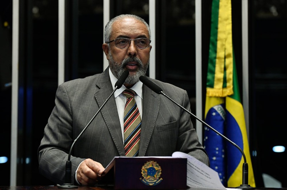 Paim destaca importância de investir em estudo e trabalho para os jovens