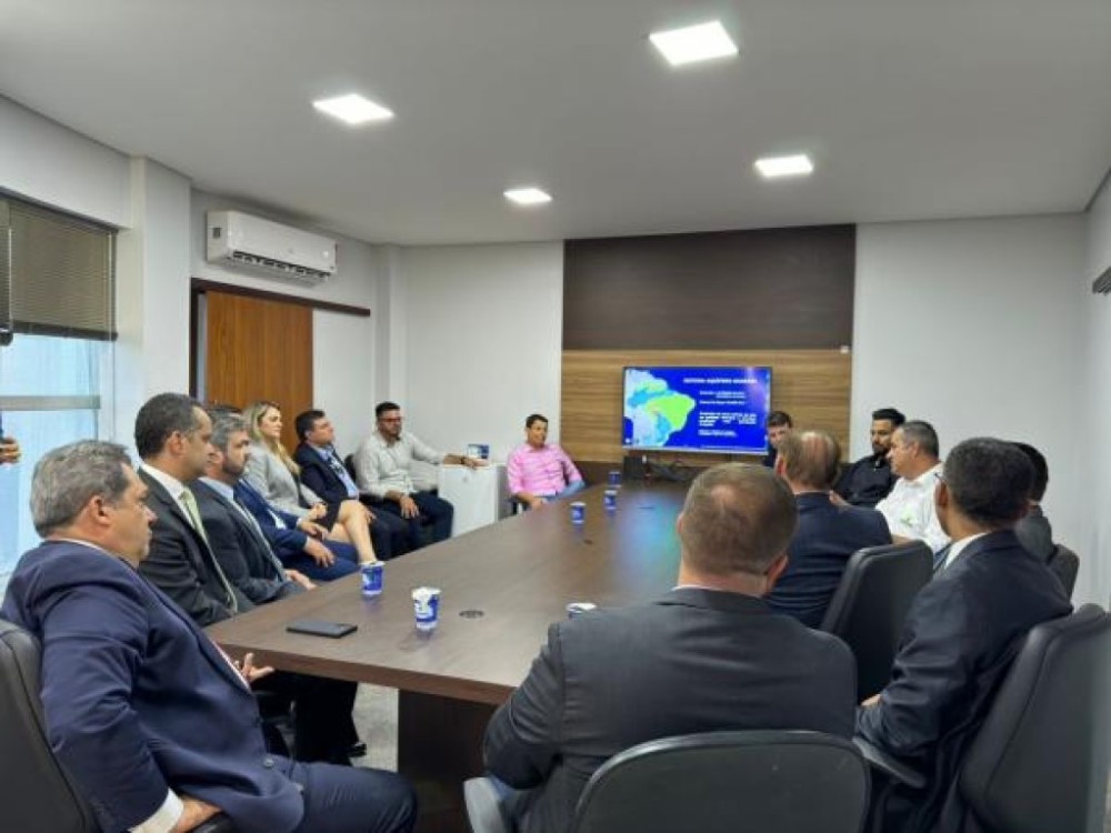 Autoridades e empresários conhecem o projeto Sorriso em Números