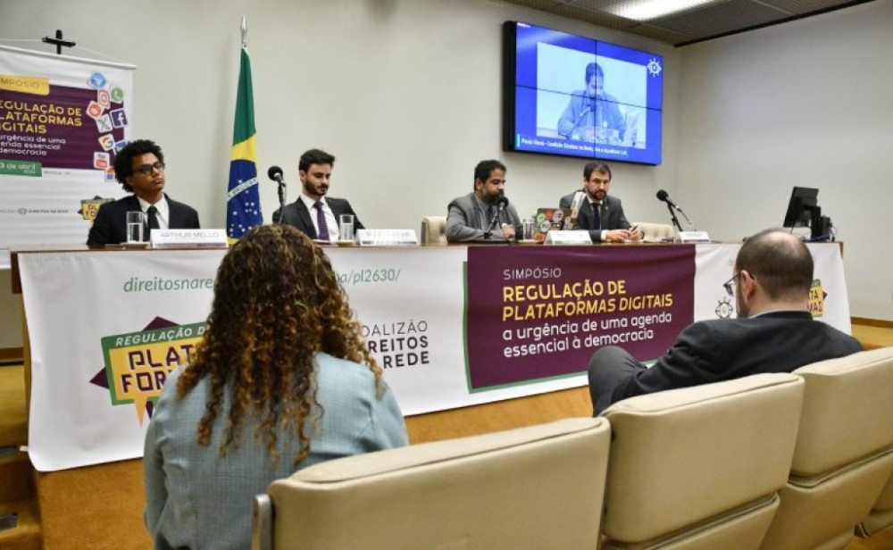 Orlando Silva cobra do governo negociar proposta minimalista para regulação das plataformas digitais