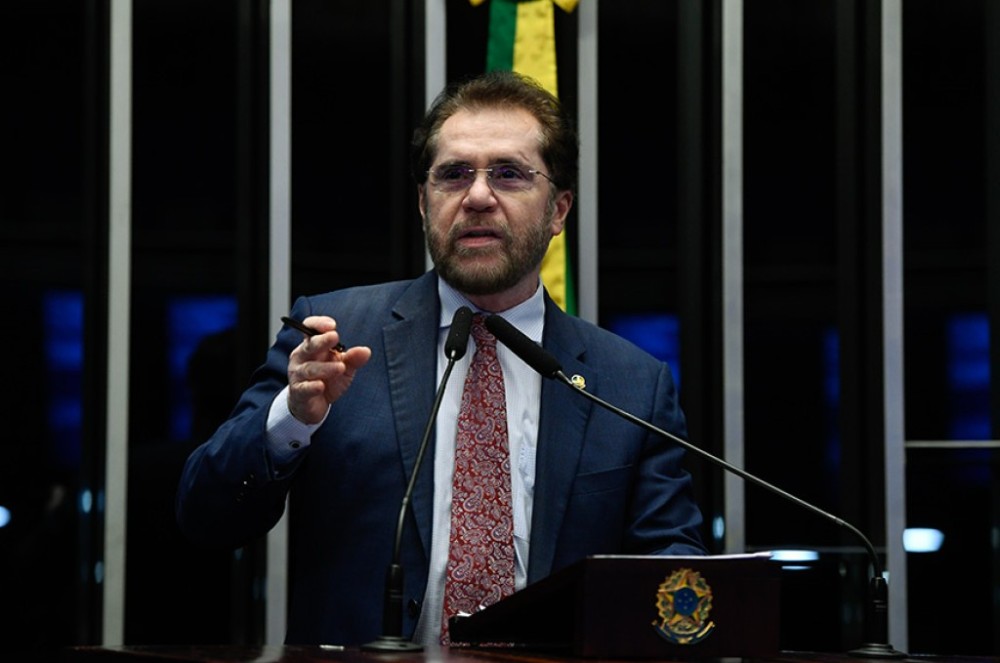 Plínio Valério critica propaganda sobre ONGs na televisão