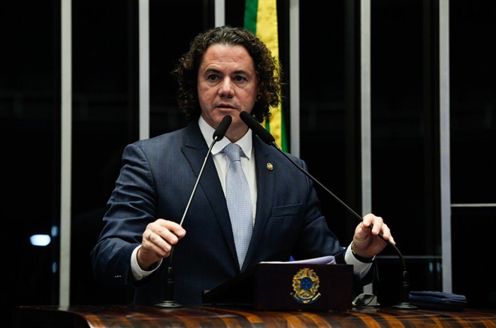 Veneziano alerta contra acusações de censura e de ditadura no Brasil