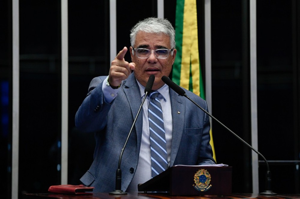 Girão pede investigação sobre presidente de CPI e verba para festa no CE