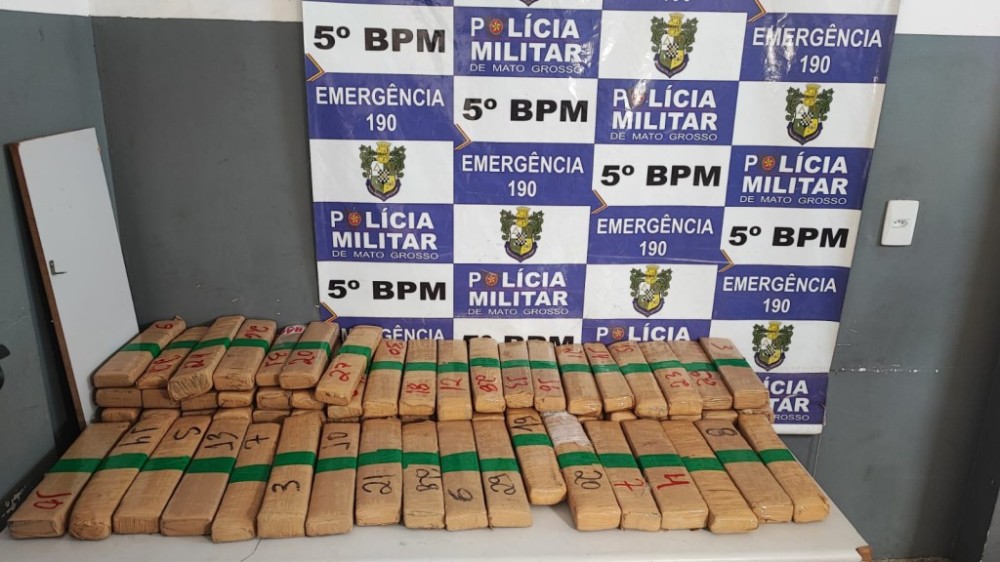 Polícia Militar prende homem por tráfico e apreende 63 tabletes de maconha