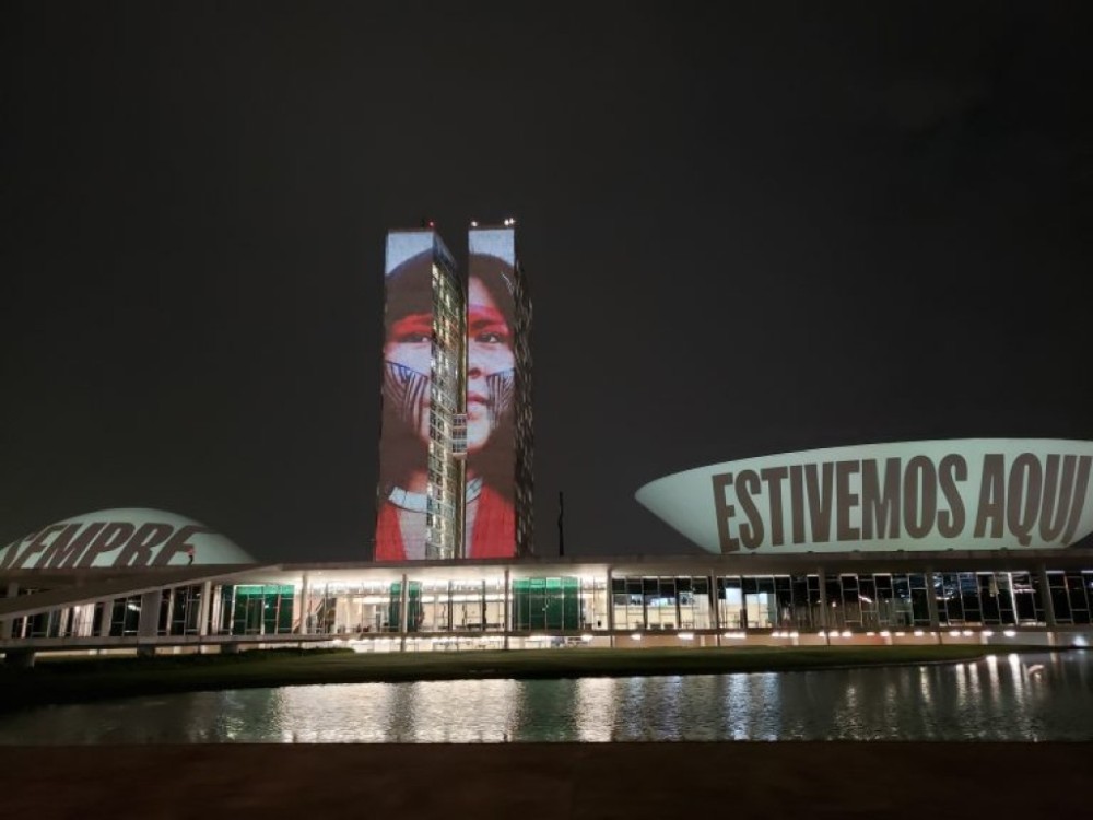 Congresso Nacional recebe projeção de imagens em apoio ao 20º Acampamento Terra Livre