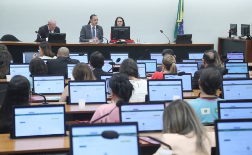 Diagnóstico precoce representa melhor forma de combater o câncer, defendem debatedores
