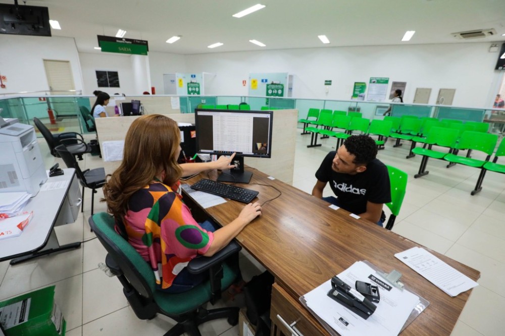 Com remunerações de até R$ 4 mil, Sine Municipal oferece 580 oportunidades de emprego nesta quarta-feira (24)