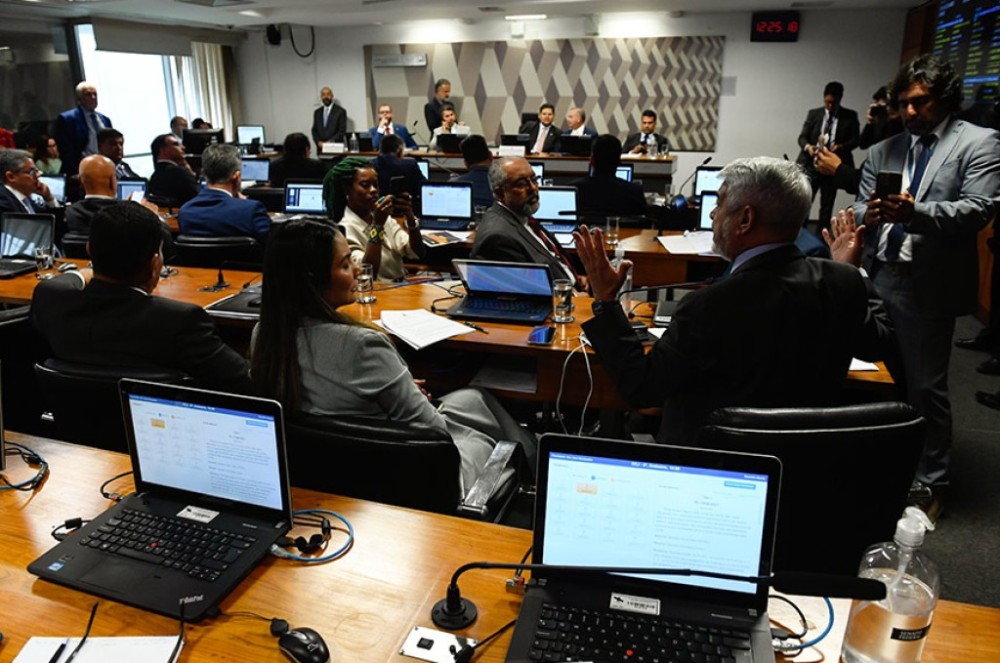 CCJ amplia e prorroga por dez anos as cotas afirmativas no serviço público