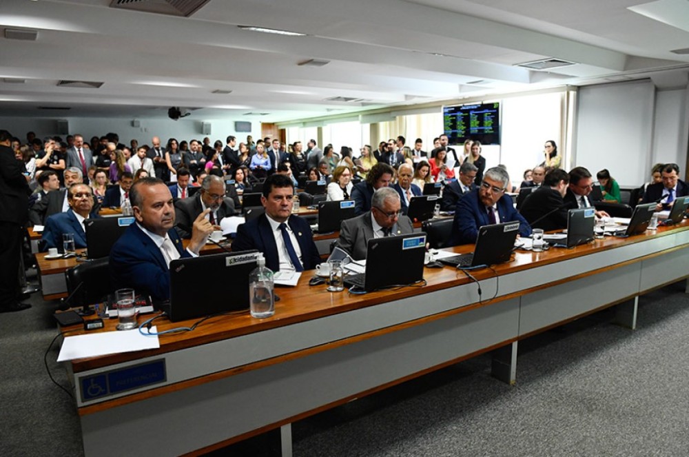 Comissão aprova padrões mínimos de qualidade para escolas públicas