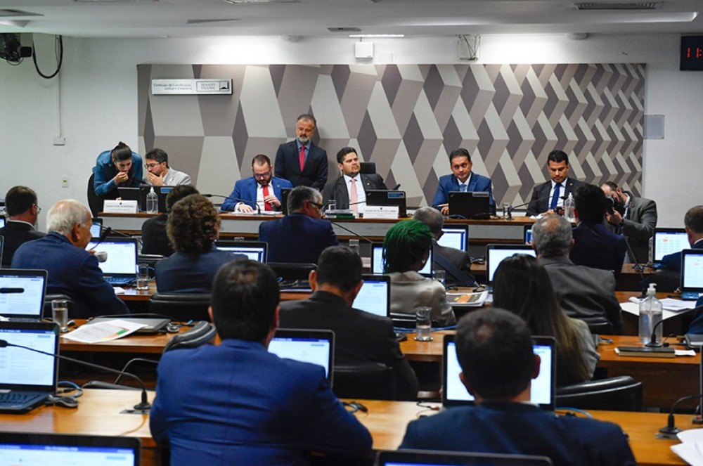 CCJ aprova projeto que torna tráfico de pessoas crime imprescritível