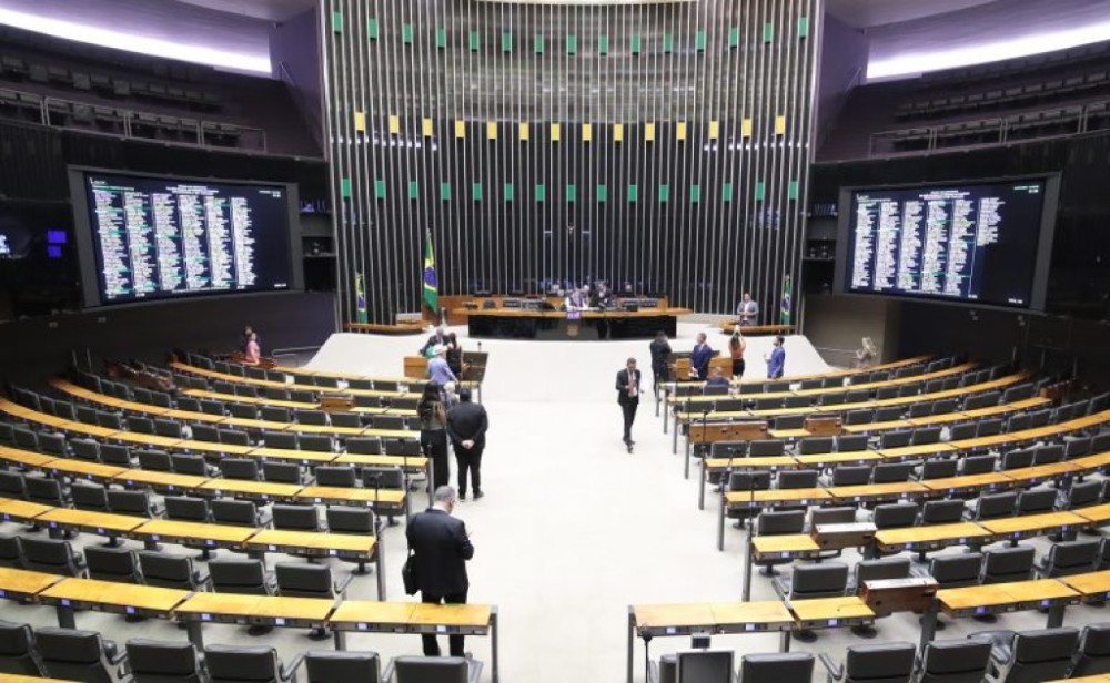 Câmara analisa projeto que torna crime a venda de ingressos por cambistas; acompanhe