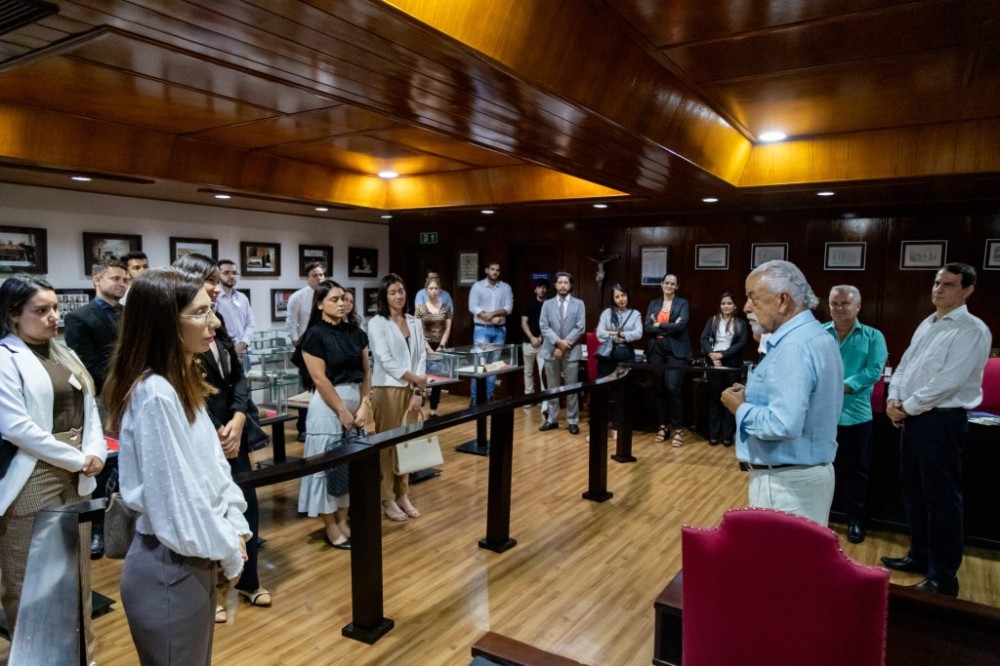 Estudantes da Unic Pantanal visitam as instalações do Tribunal de Justiça