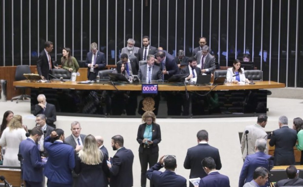 Câmara aprova projeto que amplia punições para venda de ingressos por cambistas