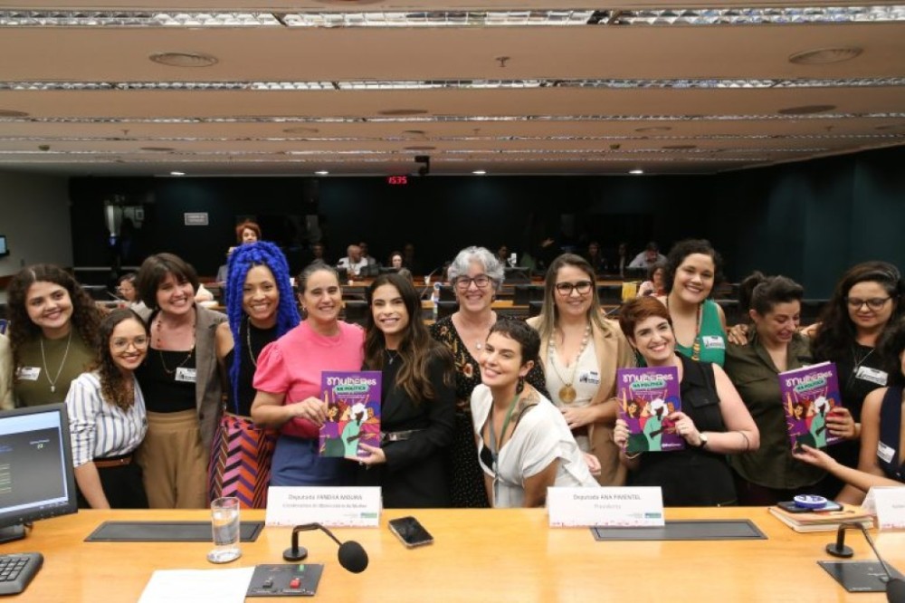 Lançada cartilha com dicas para mulheres candidatas nas eleições deste ano