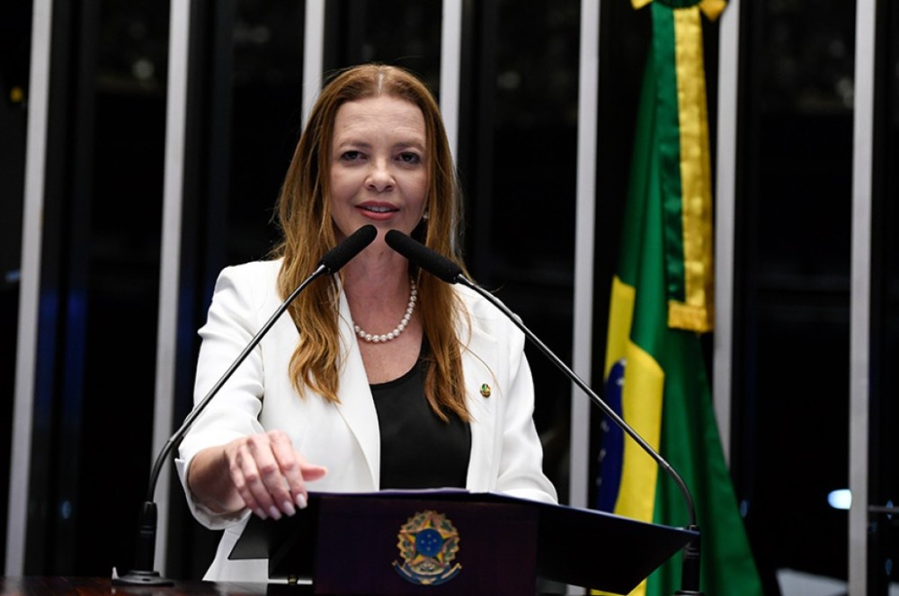 Janaína Farias destaca programas sociais e a diminuição da pobreza no Brasil