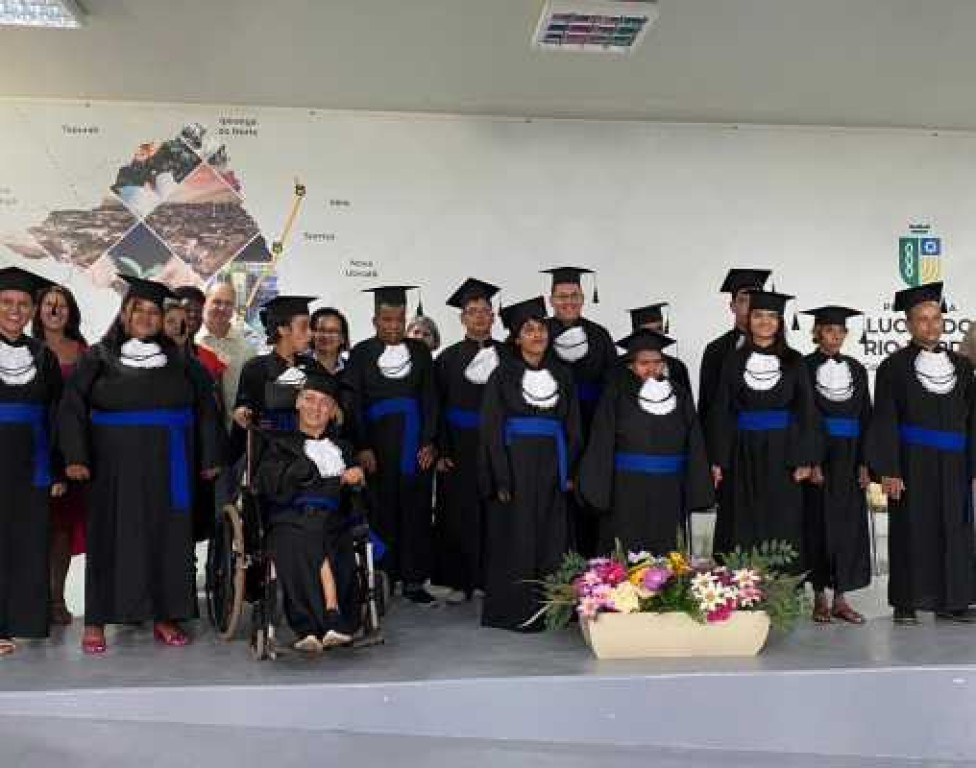 Prefeitura reúne familiares e autoridades em formatura dos alunos da Apae