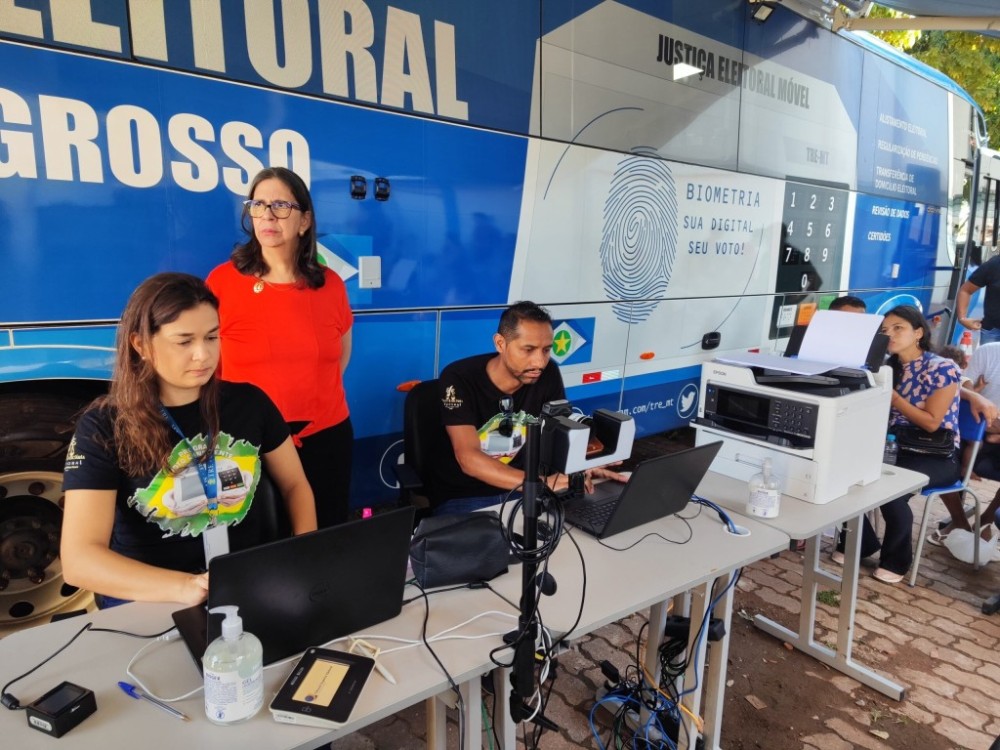 Presidente do TRE-MT acompanha mutirão no bairro Pedra 90