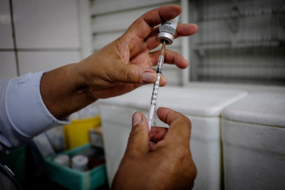 Primeira remessa da vacina contra a dengue chega em MT na próxima semana