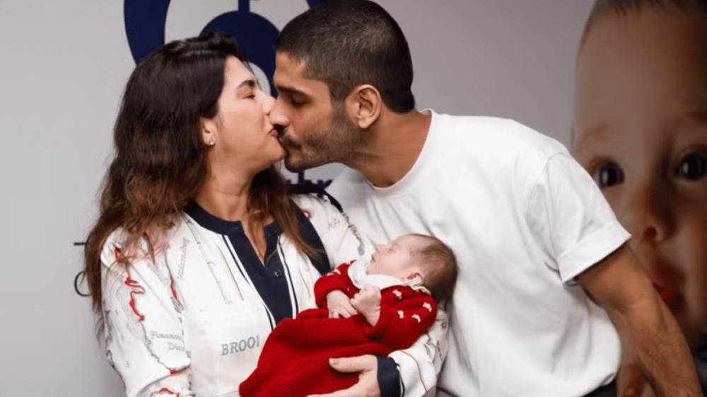 Fernanda Paes Leme faz homenageia à filha após uma semana de vida: ‘Dependente ‘