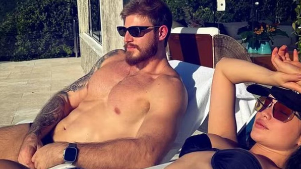Juliette abre álbum do fim de semana na praia com namorado e bichinhos: ‘Te amoo ‘