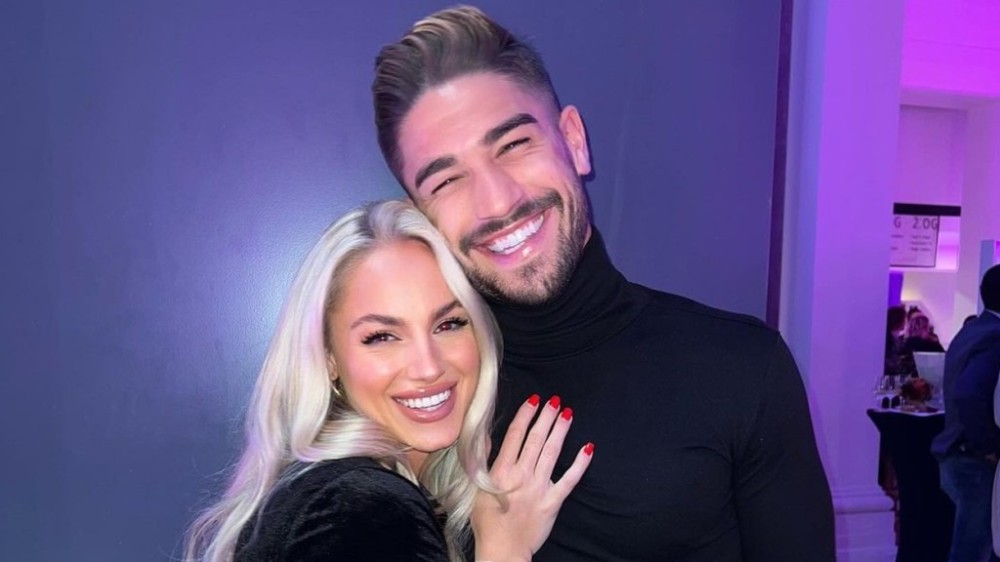 Casal de jogadores ‘mais bonito do mundo’ posa em clique raro e anima web: ‘1 ano’